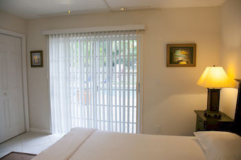Colindale Apartments Williams Town Екстериор снимка